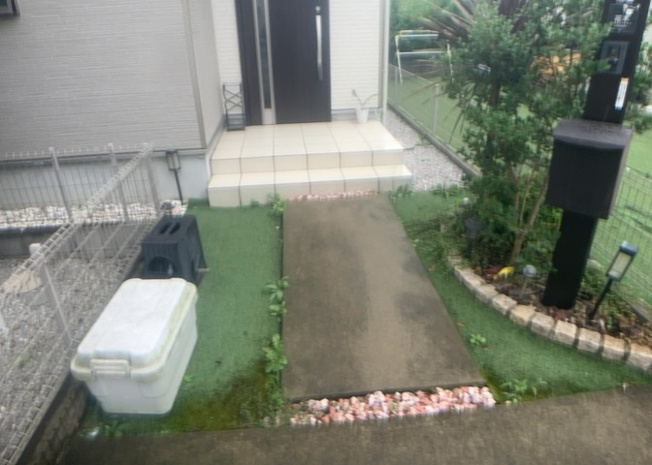 【内装】 | 玄関ポーチにおいて最も重視すべきと言っても良いのが広さです。適切な広さの玄関ポーチでないと外見的なバランスは崩れてしまいますし、何より使いにくくなってしまいますので、現地で実際に下見をしてみましょう！