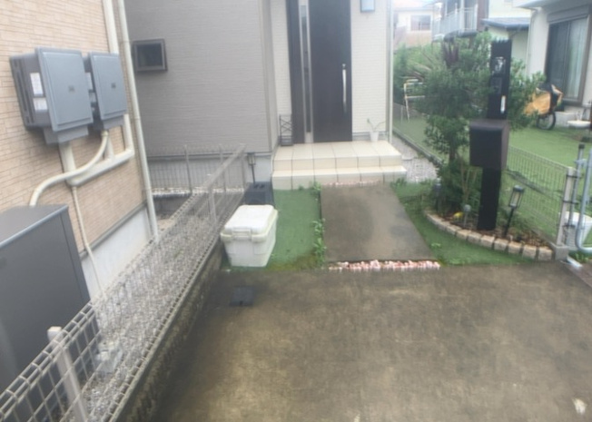 【設備】 | 敷地内に散水栓や立水栓があると便利です。水道水を直接利用できるため、水を運ぶ手間を省くことが出来ます。大量の水を必要とする洗車作業や清掃などに役立ちます。その他設備とあわせて、現地でご確認ください。