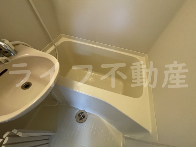 タイムハイツ布施の浴室|きれいなお風呂です