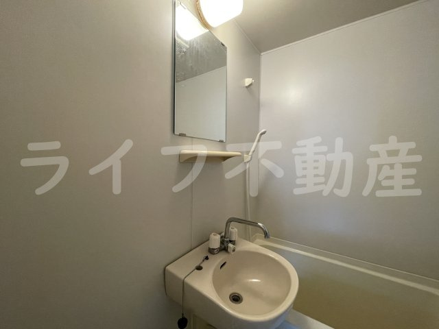 タイムハイツ布施の洗面所|忙しい朝には欠かせない洗面所です