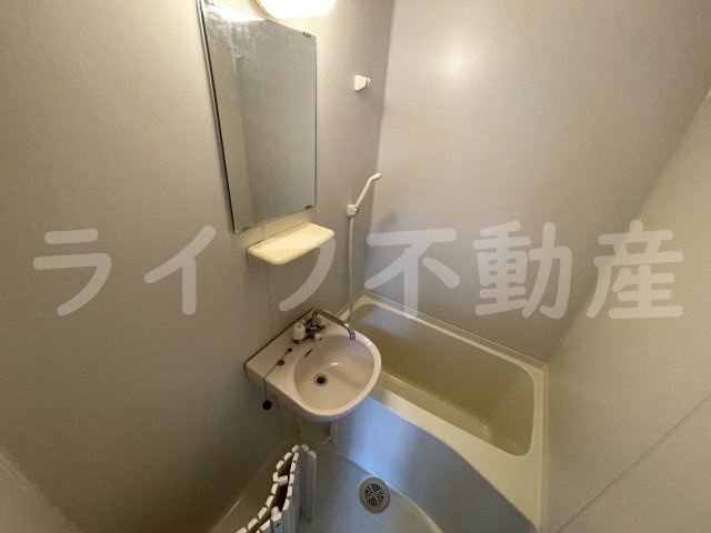タイムハイツ布施の浴室|落ち着いた空間のお風呂です
