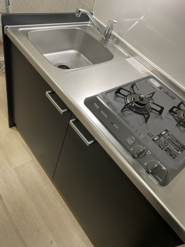インターファーストビルのキッチン|コンパクトなキッチンで掃除もラクラク