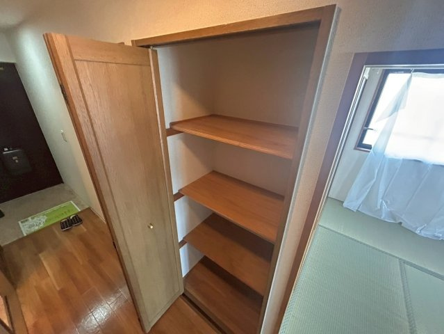 豊中市曽根西町２丁目の賃貸マンションの収納