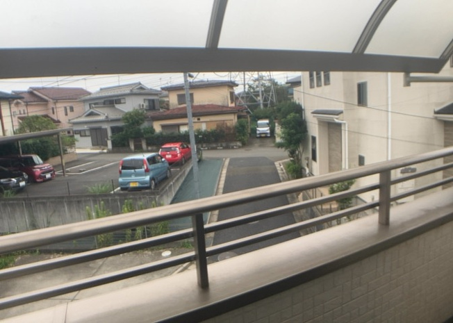 【展望】 | 物件からの眺望は前面に遮るものがなく、開放感のある景色が広がっています。周辺は第一種低層住居専用地域に指定された閑静な住宅街で、季節の移ろいを感じながら落ち着いた生活を送ることができる環境です。