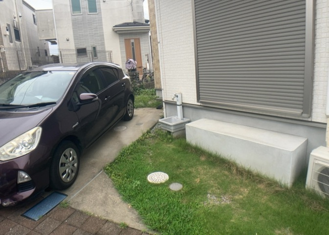 【駐車場】 | 敷地内にはカースペースを完備しております。お持ちのお車のサイズや出入りのしやすさ、前面道路との関係性など、実際の使い勝手については現地にてお確かめください。愛車の管理も安心して行える環境です。