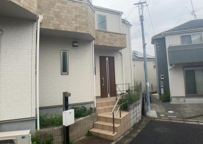 【構造・工法・仕様】 | 本物件は木造2階建て構造となっております。2026年10月には白蟻点検を実施予定で、見えない部分のコンディション維持にも配慮されています。建物の詳細な仕様や安心の構造について現地でご説明いたします。