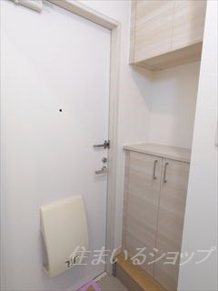 フレグランス正木の玄関|シューズボックス・対面に姿見ミラー付き