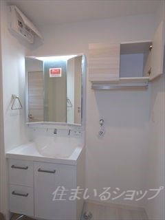 フレグランス正木の洗面所|三面鏡付き大型シャンプードレッサー