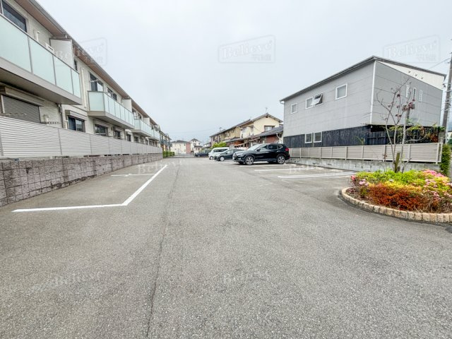 シャーメゾン善導寺の駐車場|駐車スペースもあります☆