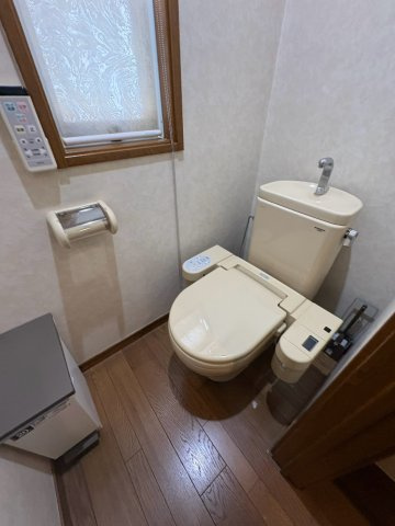 池之端四丁目戸建のトイレ