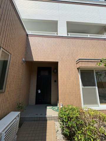 池之端四丁目戸建のエントランス