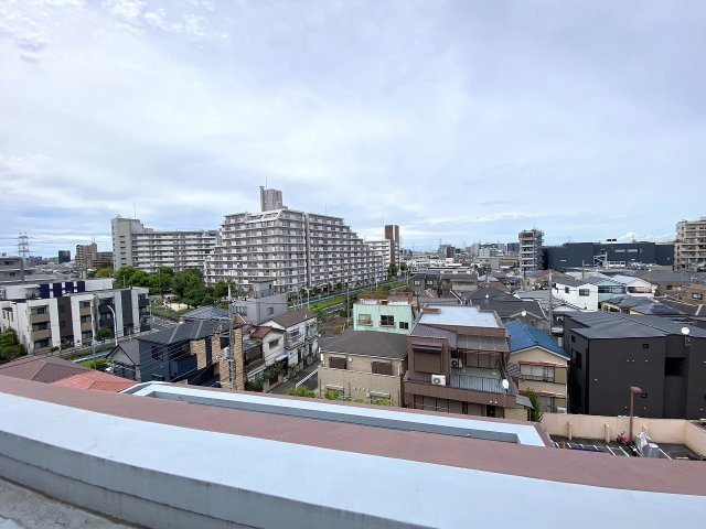 ダイアパレス綾瀬の展望|お部屋からの眺望は視界を遮るものがなく、解放的な青空が広がります。素晴らしい景観を眺めながら日々の疲れをリフレッシュできる、贅沢で心地よい空間となっております。