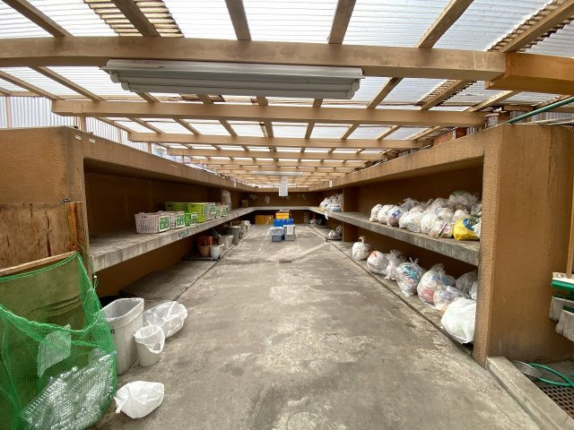 ダイアパレス綾瀬のその他共用部分|敷地内にしっかり管理された専用のゴミ捨て場を完備しております。しっかりと清掃が行き届いており、日々のゴミ出し作業もスムーズに行える快適な共用設備となっております。