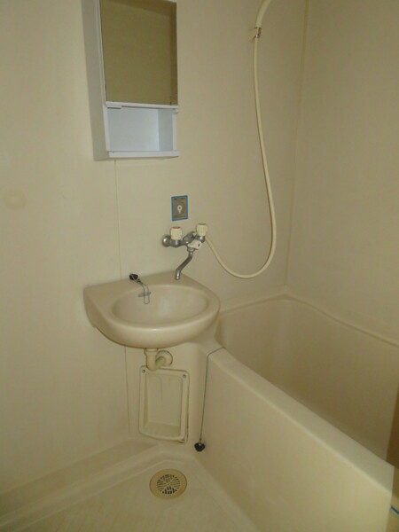 インターファーストビルの洗面所|スペースが確保できる洗面所です