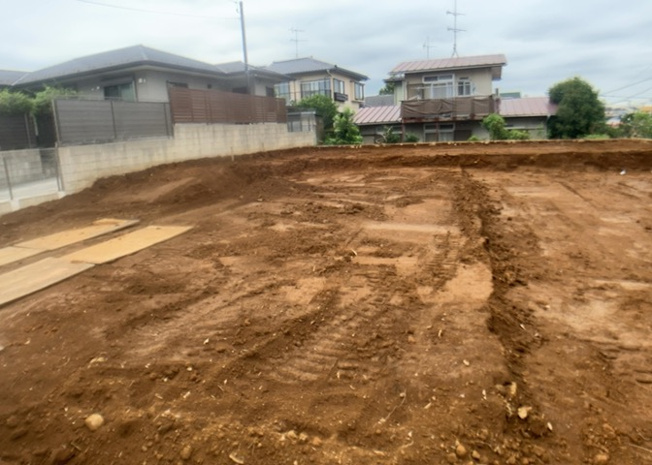 【外観】 | 土地購入を検討されている場合、境界杭がない状態で購入してしまうと境界確定測量をする必要があり、費用がかかります。購入の前に、売主、隣土地所有者立ち合いのもと境界を確定し境界杭を設置するのがベストです。
