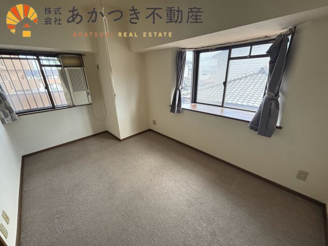 エメラルドマンション東加古川の洋室