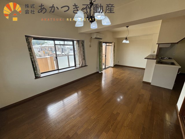 エメラルドマンション東加古川の居間・リビング
