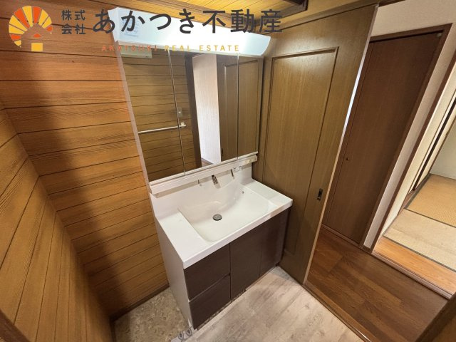 エメラルドマンション東加古川の独立洗面台