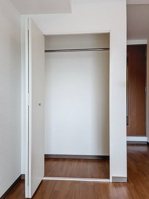 ヴィブレ梶ヶ谷の収納|クローゼット