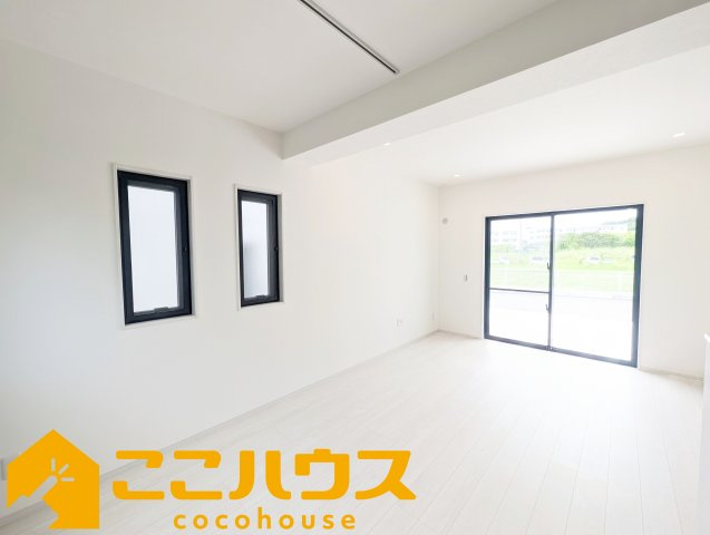 西原町我謝　RC住宅　新築戸建て　全3棟　B号棟の居間・リビング|LDK16.6帖
