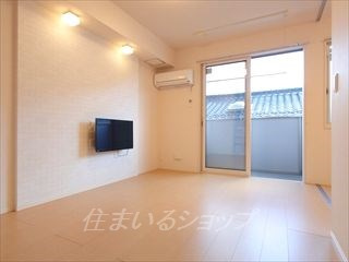 セジュール長居　Ｅ棟の居間・リビング|人気の対面キッチン・壁掛けＴＶあり
