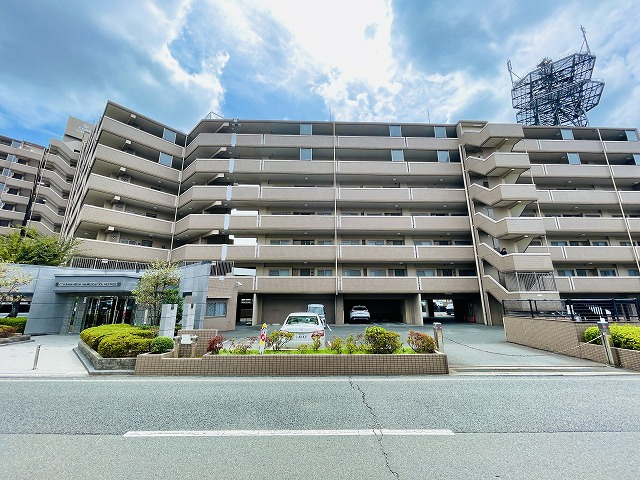 【外観】 | コアマンション和白丘ネクステージA棟 | JR香椎線「和白」駅まで徒歩6分の好立地！博多・天神エリアへのアクセスも良好！敷地内駐車場も完備しております。