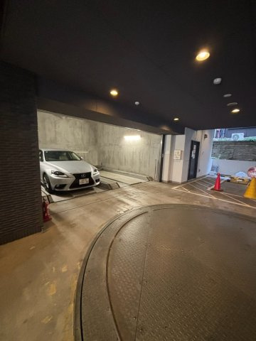 レジディア市谷薬王寺の駐車場