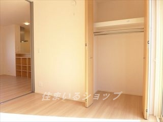ダン・ルミエールの寝室|クローゼットあり