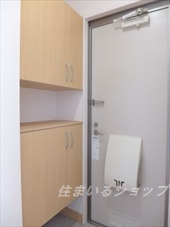 ダン・ルミエールの玄関