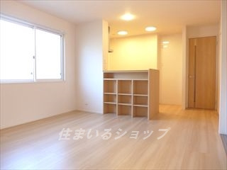ダン・ルミエールの居間・リビング|人気の対面キッチン