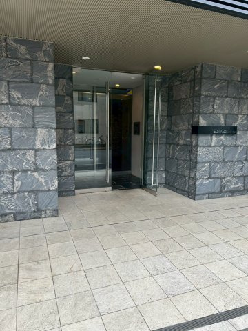 エルスタンザ文京根津のエントランス