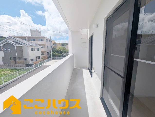 西原町我謝　RC住宅　新築戸建て　全3棟　C号棟のバルコニー|ワイドバルコニー