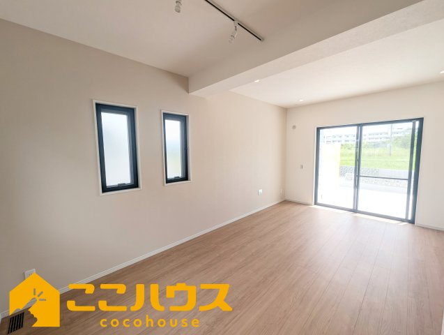 西原町我謝　RC住宅　新築戸建て　全3棟　C号棟の居間・リビング|LDK16.6帖
