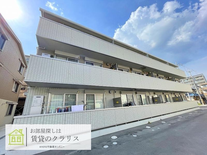 グランソレイユ西院A棟の外観
