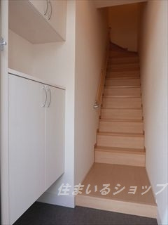 フローラル清水　Ｂ棟の玄関