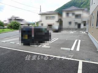 フローラル清水　Ｂ棟の駐車場