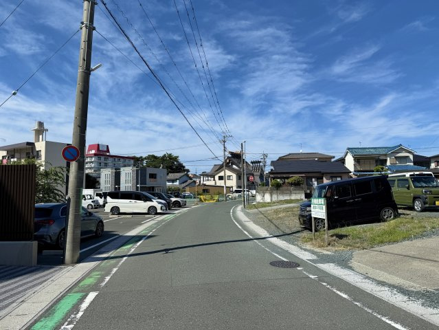 サーパス鴨江フォレストゲートの周辺|全面道路は、車通りがほとんどないので、安心して生活することができますよ。