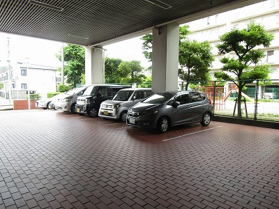 高槻市古曽部町２丁目の賃貸マンションの駐車場