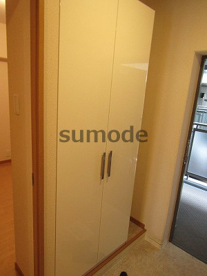 高槻市古曽部町２丁目の賃貸マンションの玄関