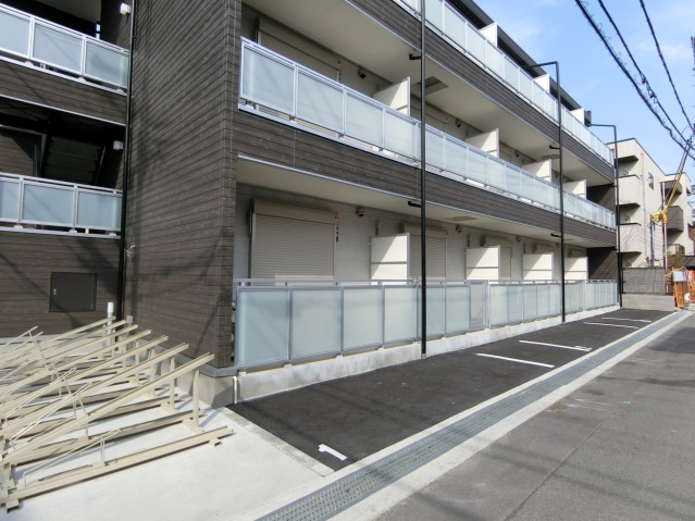 リブリ・末広の駐車場