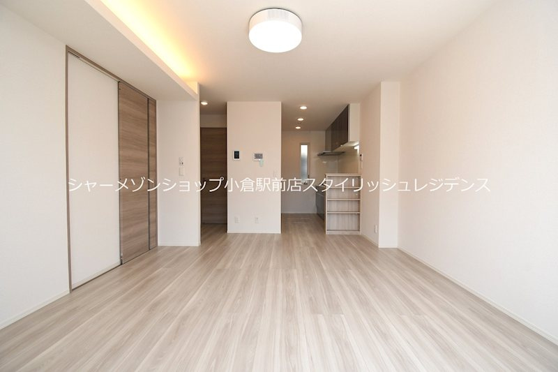 D-ROOM守恒　B棟　の居間・リビング|間接照明・ホームシアター付き
