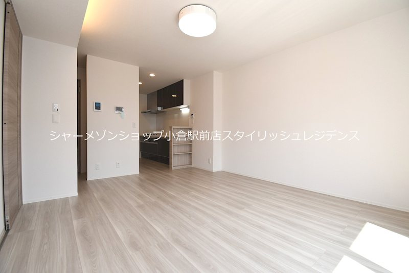 D-ROOM守恒　B棟　の居間・リビング|間接照明・ホームシアター付き