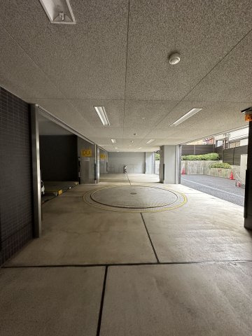 豊島区雑司が谷１丁目の賃貸マンションの駐車場