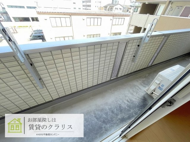 グランシャリオ西院のバルコニー