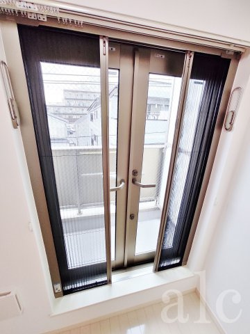 イル春日町の収納|室内干し設備がついています。※同建物別部屋写真