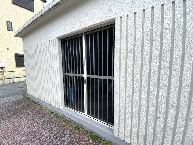 マンハイム竹の塚のその他共用部分|敷地内にしっかり管理された専用のゴミ捨て場を完備しております。しっかりと清掃が行き届いており、日々のゴミ出し作業もスムーズに行える快適な共用設備となっております。