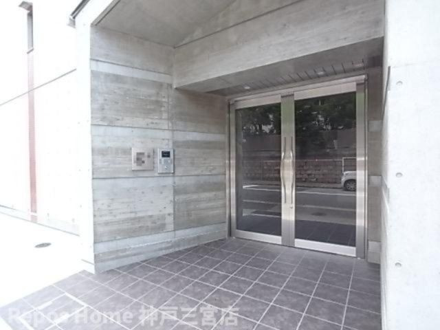 g+のエントランス