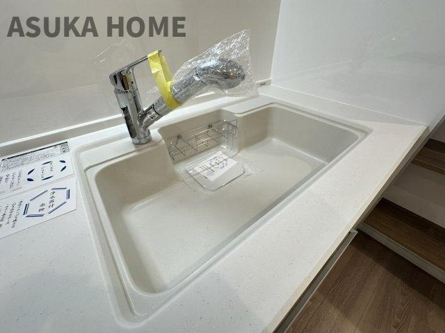 グリーンコーポ東戸塚A棟のキッチン|人気の人工大理石調のシンク。ワークトップとの一体とお手入れにしやすさが魅力的です。