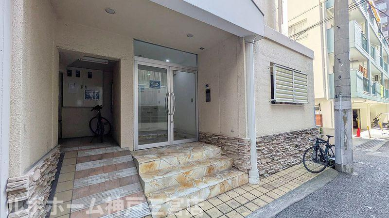 サンビルダー新神戸Ⅱのエントランス