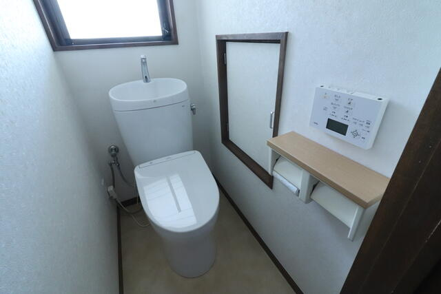 美原１丁目戸建てのトイレ|１階トイレ